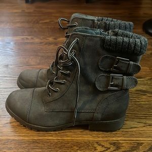 Combat boots